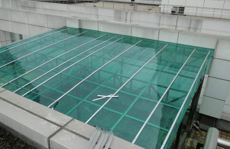 pc耐力板和鋼化玻璃雨棚哪個更好?